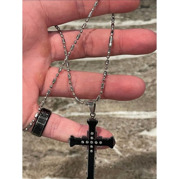 Mens Steel Cross Pendant Necklace 20 inch chain - Picture 7 of 8